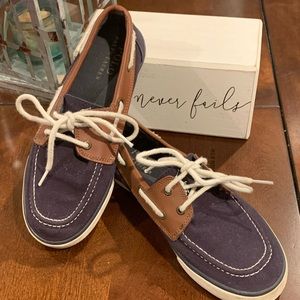 Boys size 4 shoes 👞